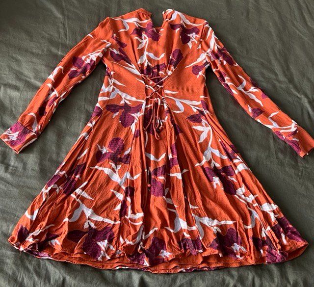 Kleider: Kleid mit Schnürung Gr. 36 – Gebraucht aus Thalwil von Alesiama 3