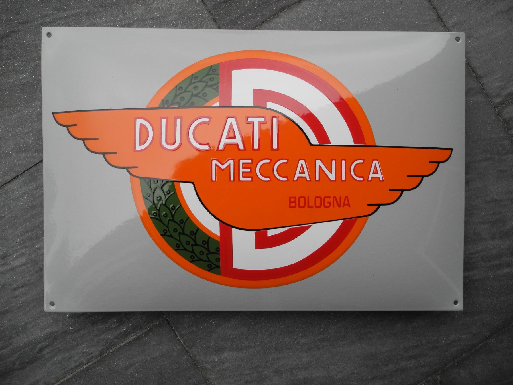 Ducati Insegne: GROSSES DUCATI EMAILSCHILD – Nuovo (secondo la descrizione) da Reinach AG venduto da Huckleberrysix