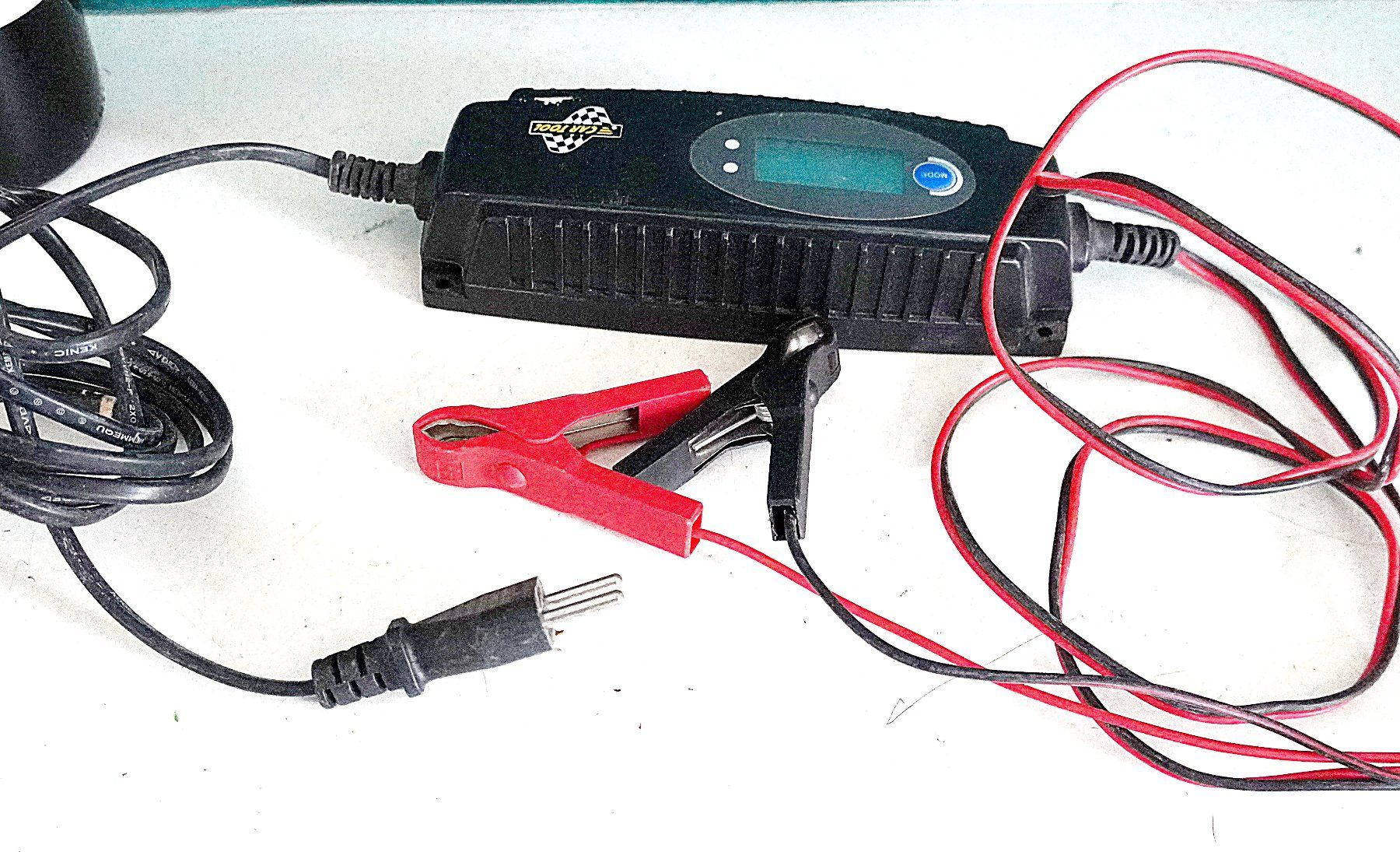 Batterie-Ladegeräte: Batterieladegerät Auto / Boot usw. – Gebraucht aus Baar von 2cvbaar