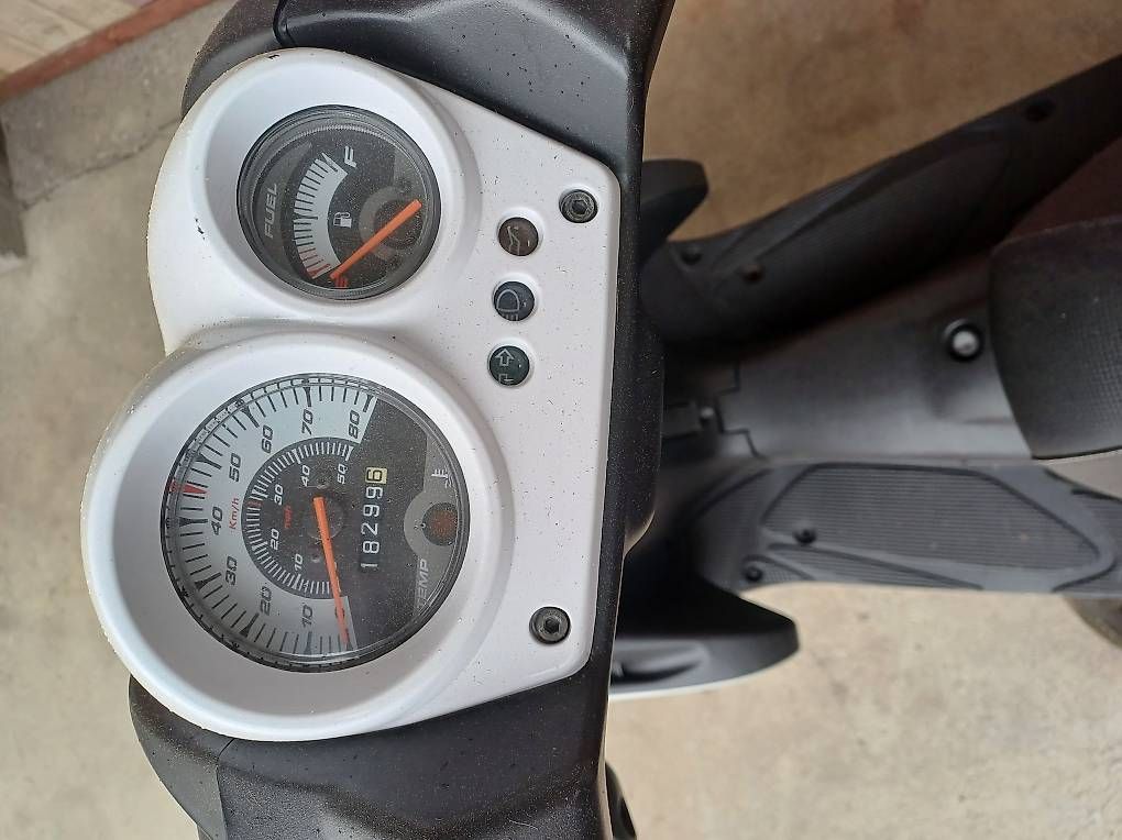 Scooters: Roller YAMAHA AEROX 50ccm – D'occasion à Matten(St.Stephan) par Tj_Inside 4