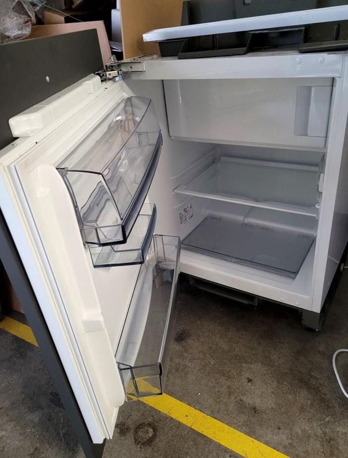 Kühlschrank: Unterbau Kühlschrank Electrolux UK1205SL, Höhe 81.9 cm – Gebraucht aus St. Gallen von AMEISENKOENIG 1
