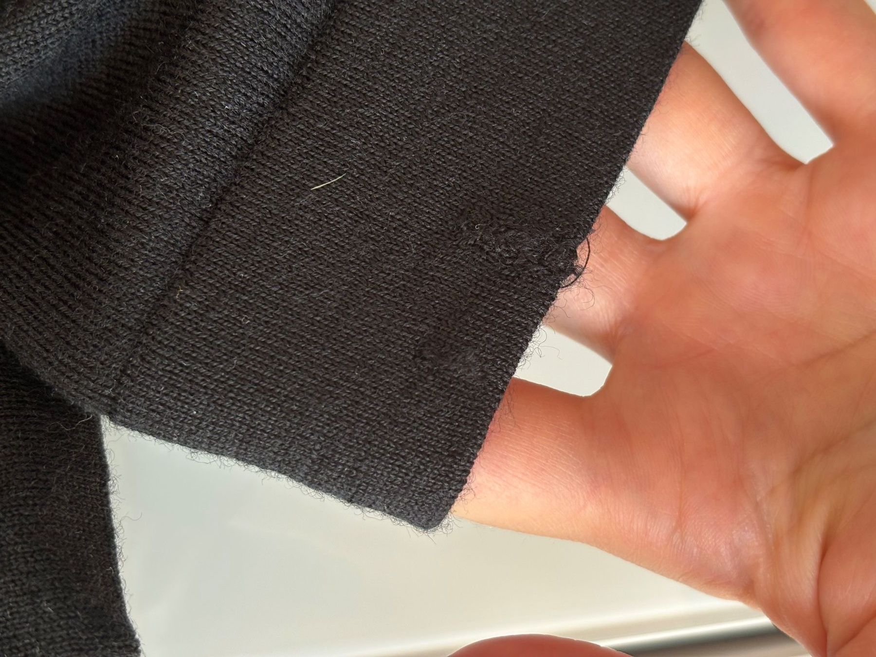 Maglioni & Felpe: FILIPPA K schwarzer Wollpullover Gr. L (geflickte Stellen!) – Usato da Zürich venduto da missmodernage 6