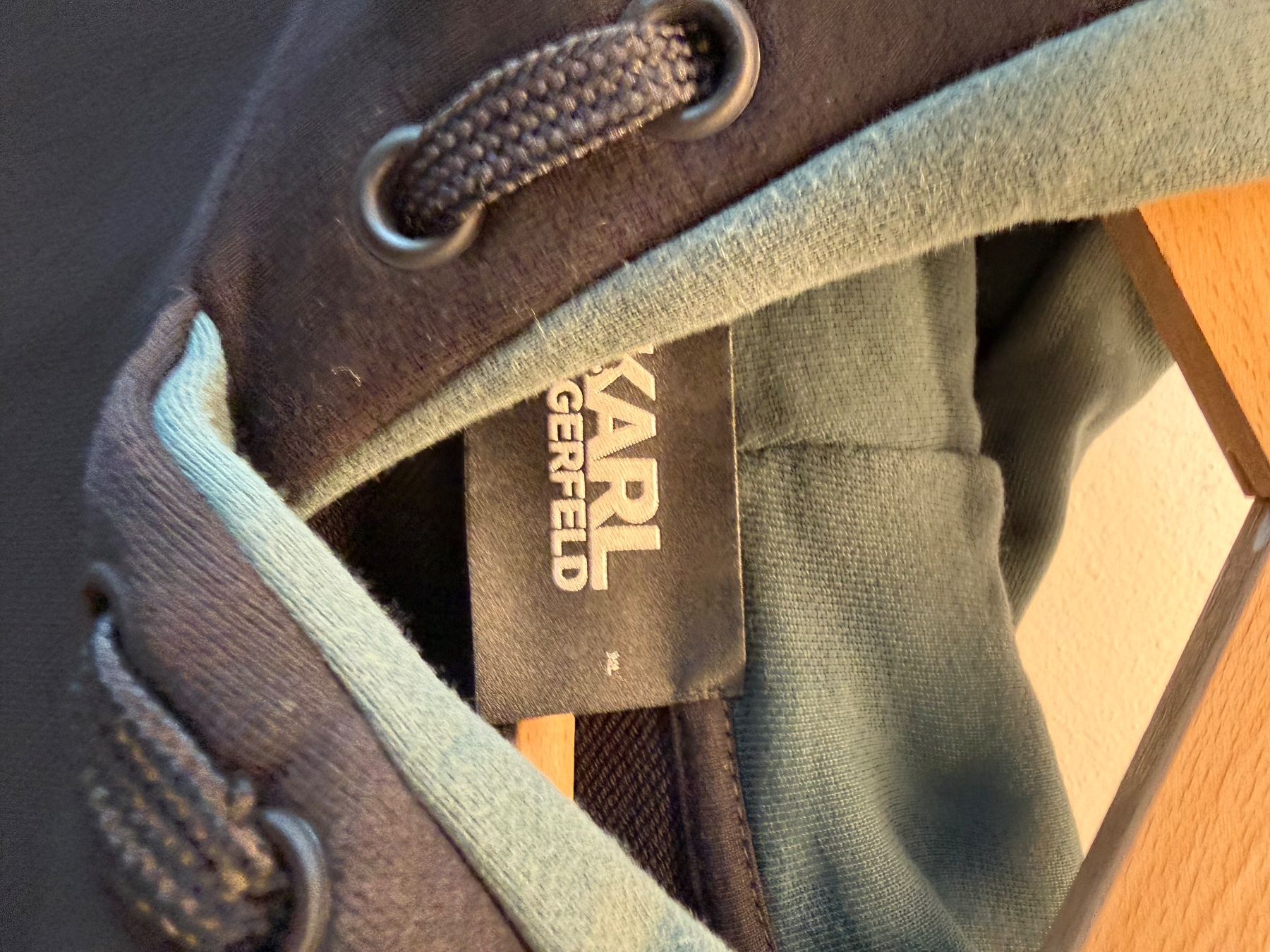 Karl Lagerfeld Maglioni & Felpe: KARL LAGERFELD Hoodie – Usato da Schlieren venduto da svenbaettig 1