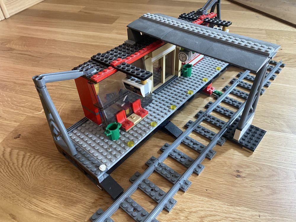 Lego City - 60050 - La Gare : : Jeux et Jouets