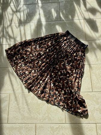 Pleated Midi Skirt Patterned Elastic Waist
