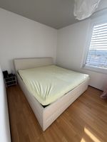 Doppelbett mit Kunstleder beige in gutem Zustand