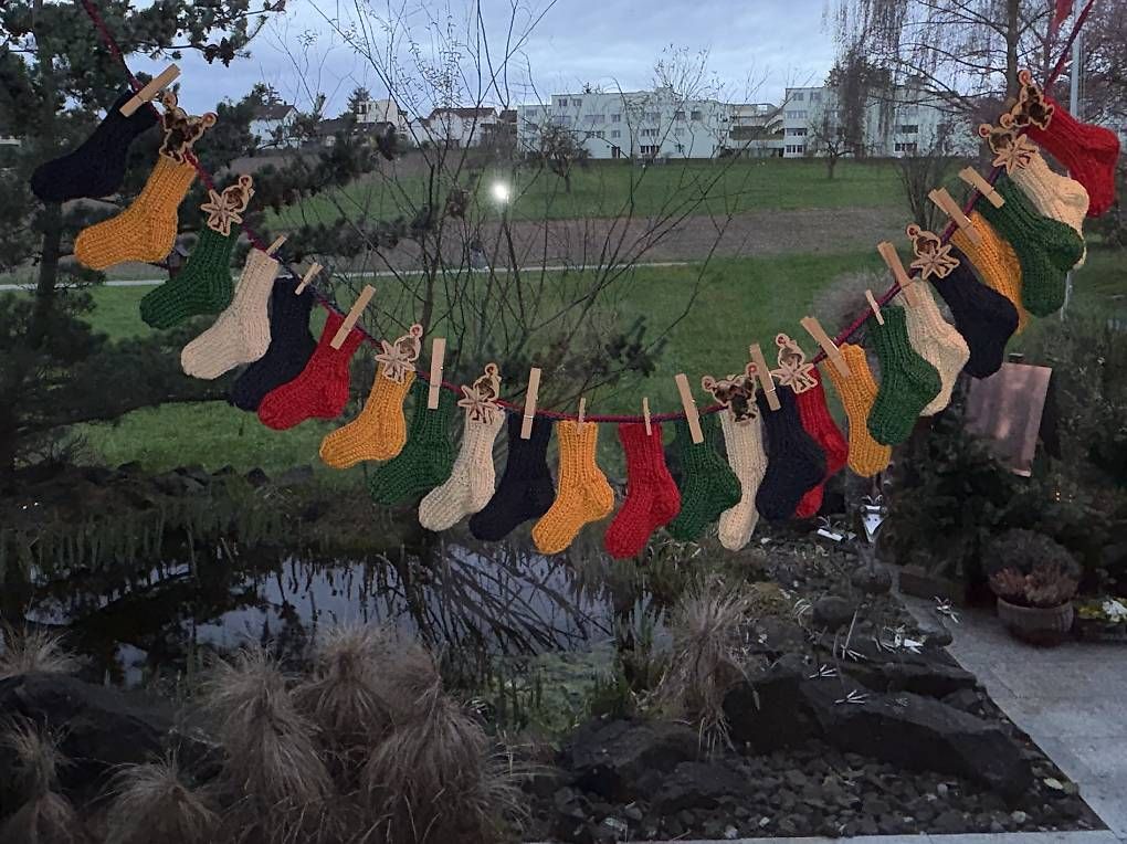 Calendari: Adventskalender handgestrickt – Nuovo e nell'imballaggio originale da Wallisellen venduto da randy42 1