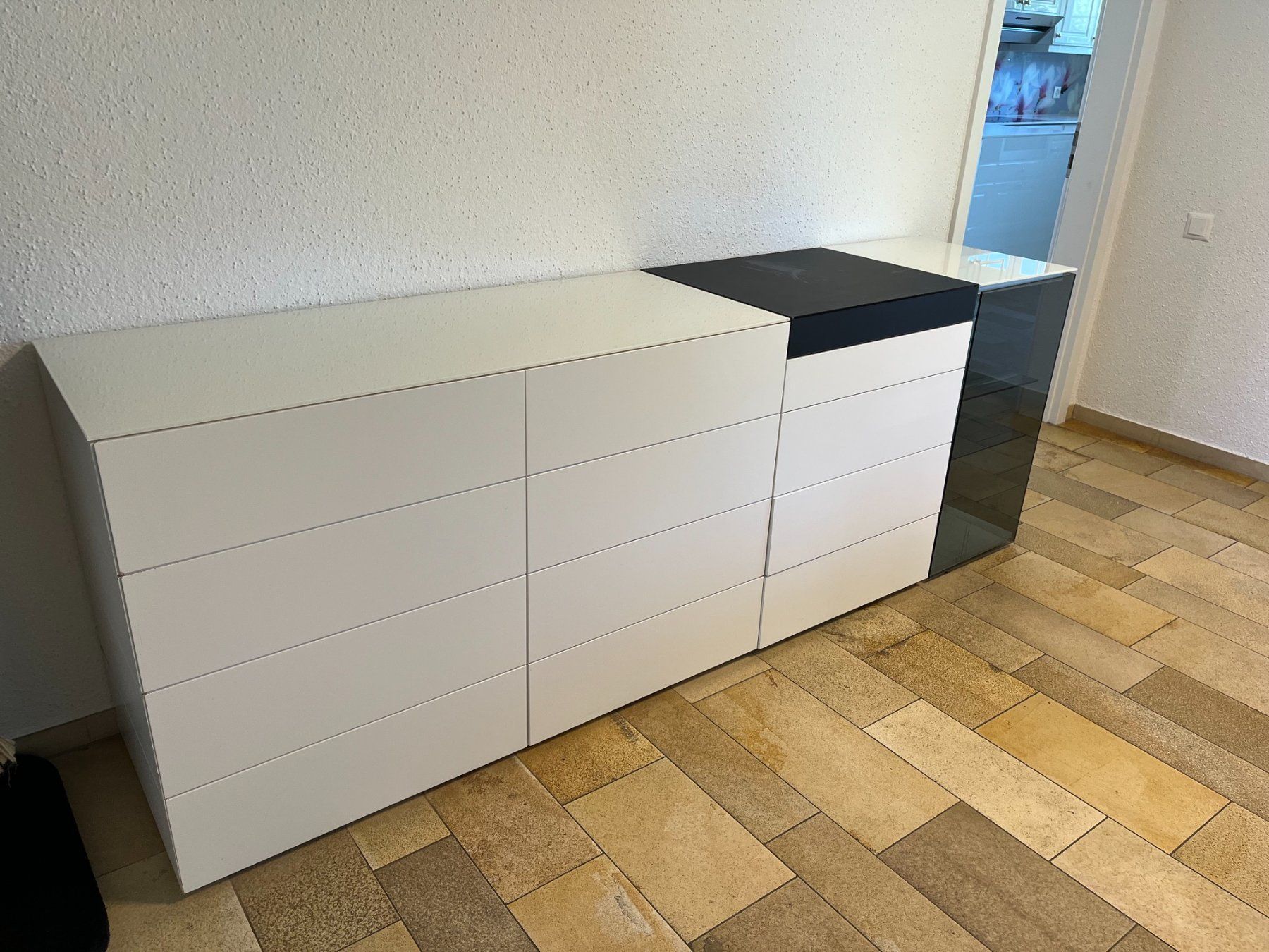 Kommoden: Modernes Sideboard Hochglanz Weiss-Schwarz Vitrine Barklappe – Gebraucht aus Leuggern von Yzerman2