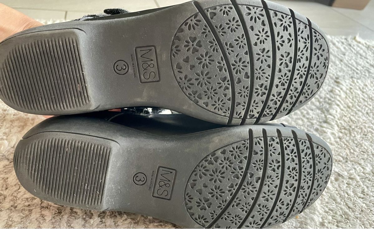 Schuhe für Mädchen: M&S ballerines a talons UK 3 – Gebraucht aus Gilly von otiik 2