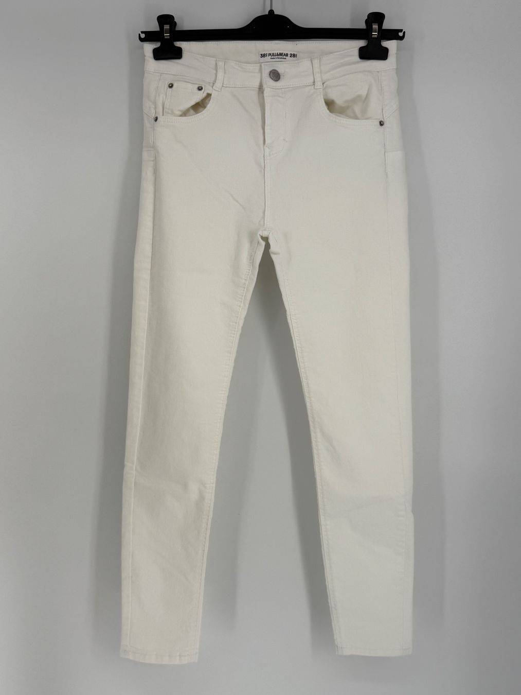Pull&Bear Jeans: Weisse Jeans Gr. 38 von Pull&bear – Usato da Auenstein venduto da moin.