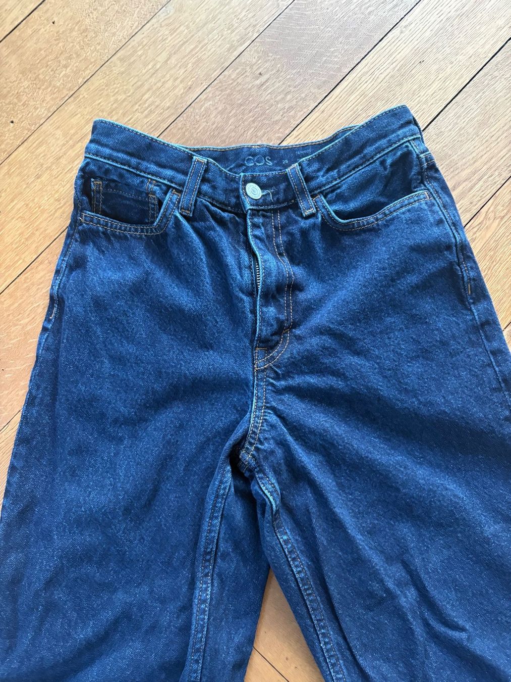 Cos Jeans: COS Tapered Jeans Gr. 25 – Usato da Zürich venduto da triangular 2