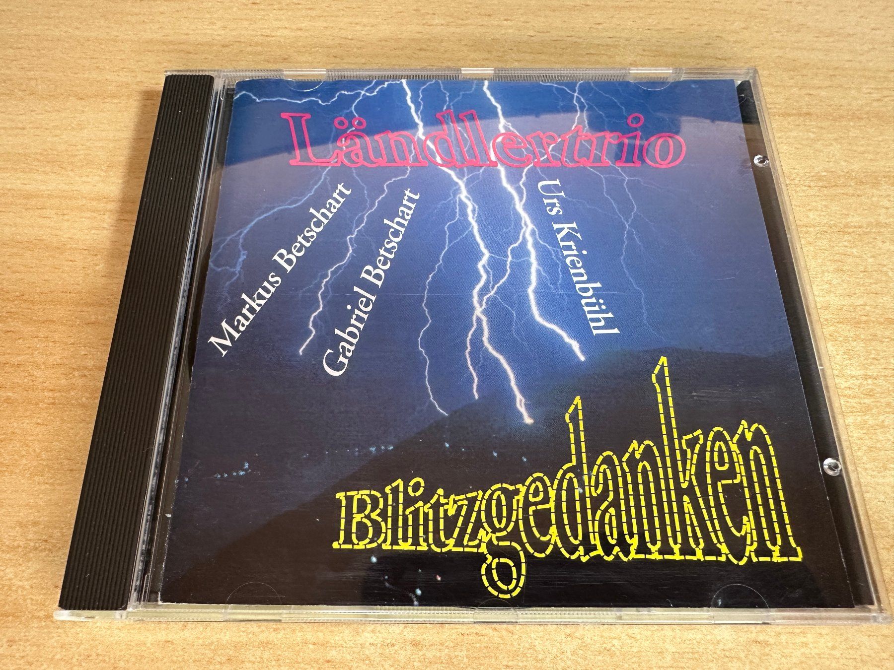 CD: L8 Ländlertrio Markus Betschart-Gabriel Betschart-Urs Krienb – Usato da Rikon im Tösstal venduto da Alpenmutz