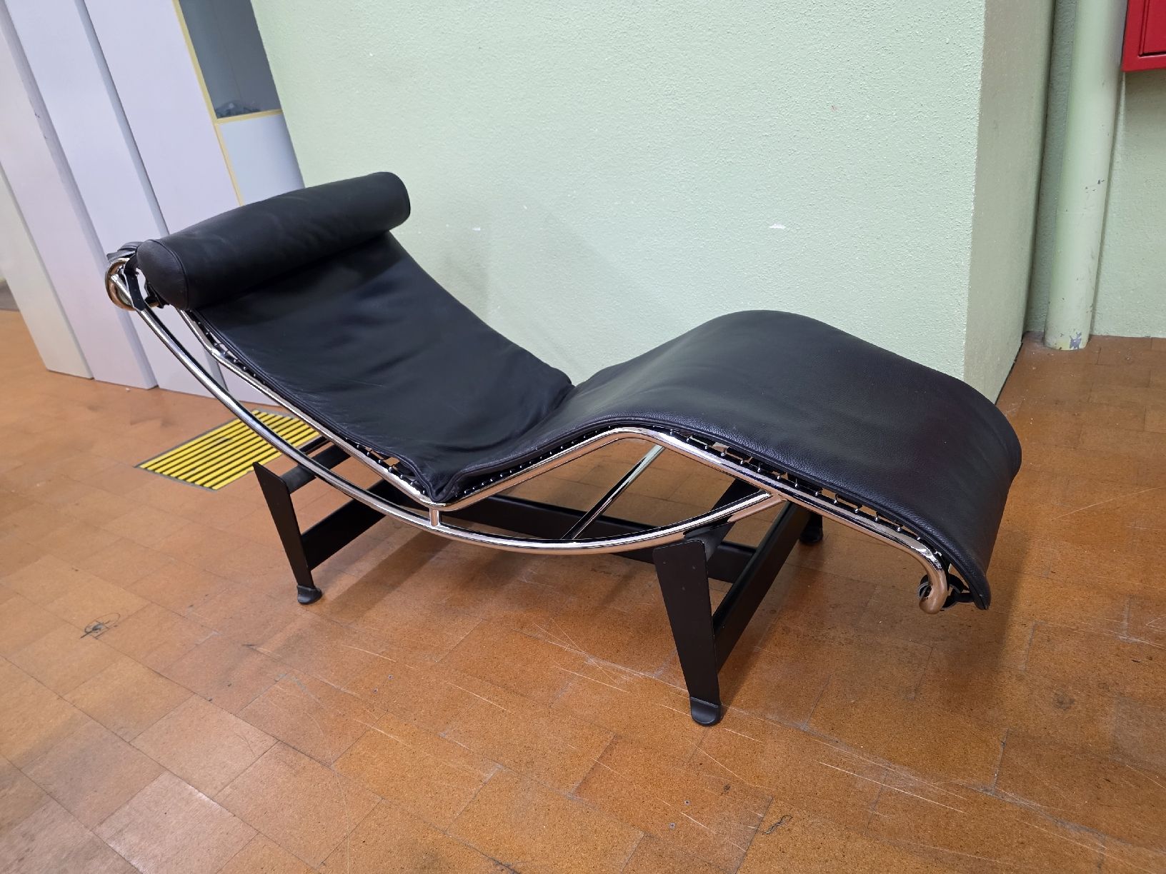 Sedie a sdraio: Designer Liege im Le Corbusier LC4 Stil – Usato da Lichtensteig venduto da Polsterwerk