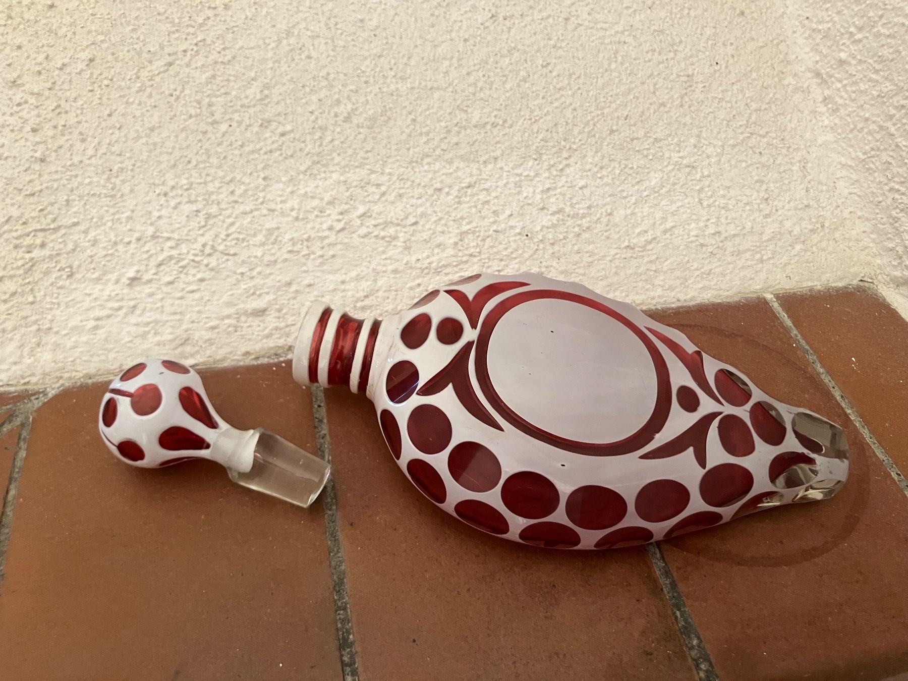Bicchieri: Vintage Glas Deko Flasche mit rotem Dekor – Usato da Schlieren venduto da mvm01