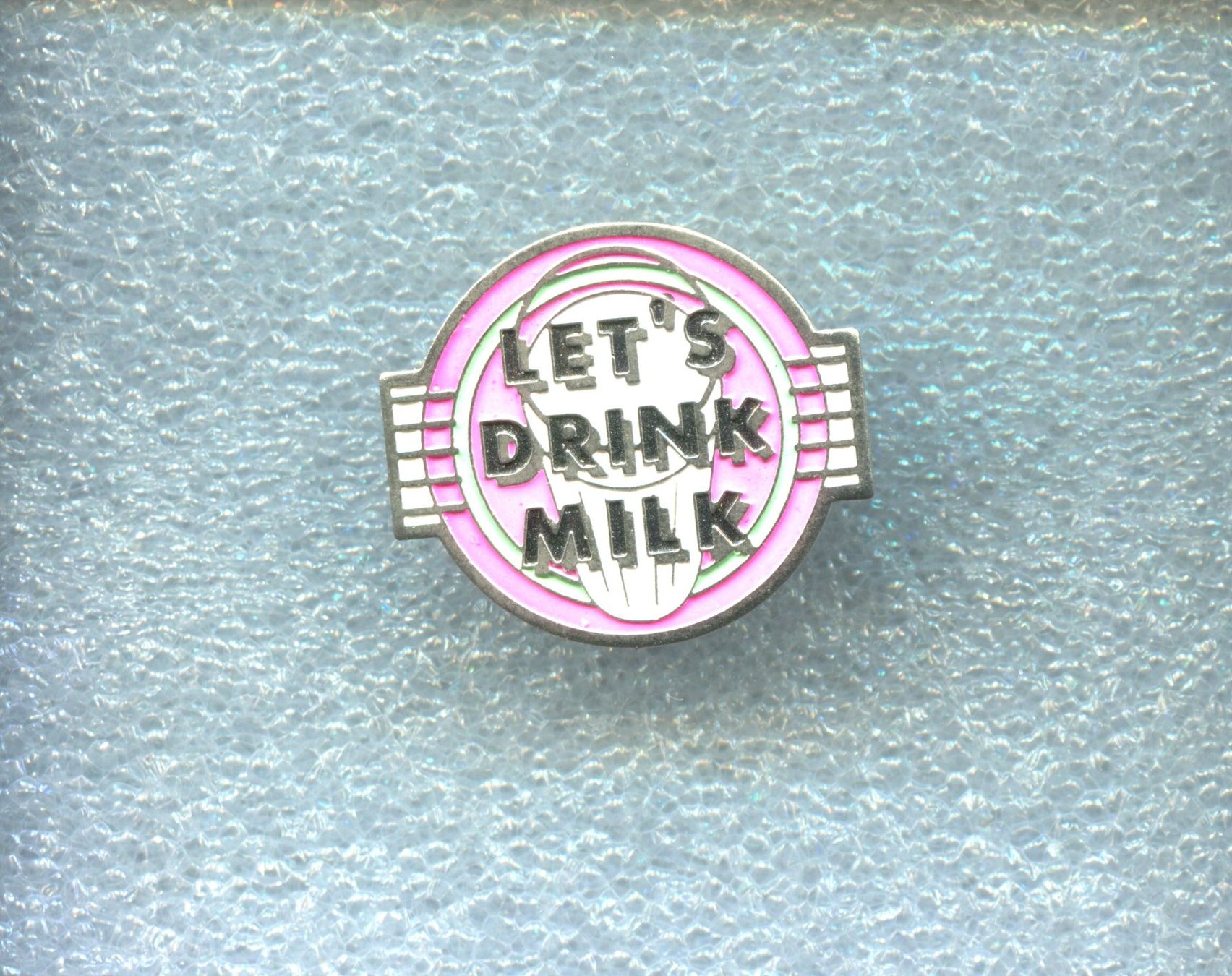 Placchette & Badge: LET'S DRINK MILK – Usato da Winterthur venduto da Sammleroase