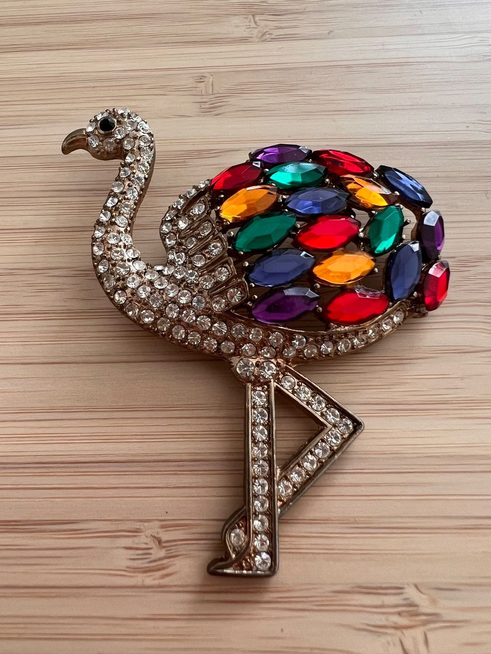 Spille & Fermagli: Multicolor ostrich gem brooch/pin – Usato da Genève venduto da Ballpencase 1