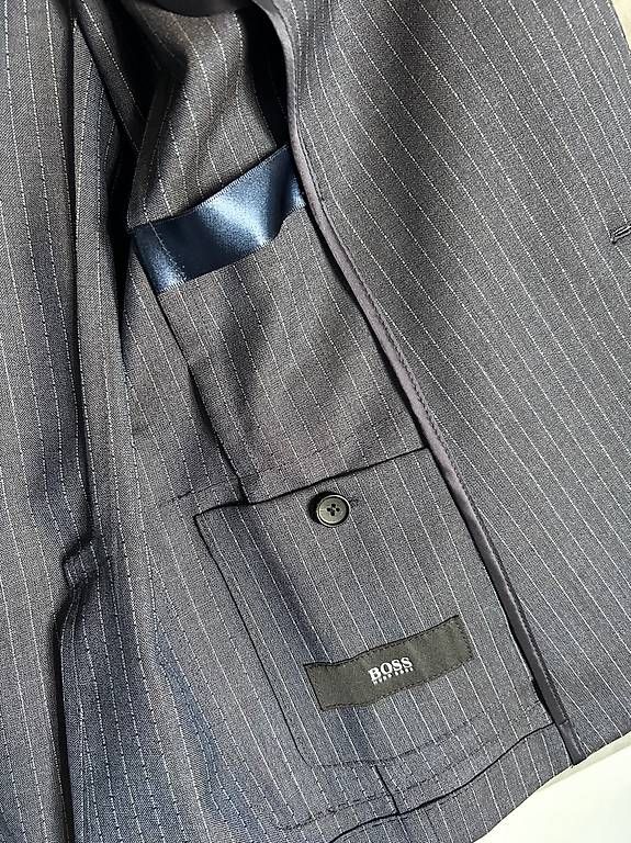 Hugo Boss Giacche: Blazer Boss, Grösse 50, neuwertig – Nuovo (secondo la descrizione) da Niederglatt ZH venduto da Julia_4 4