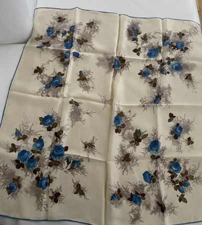 Seiden Foulard 🌸