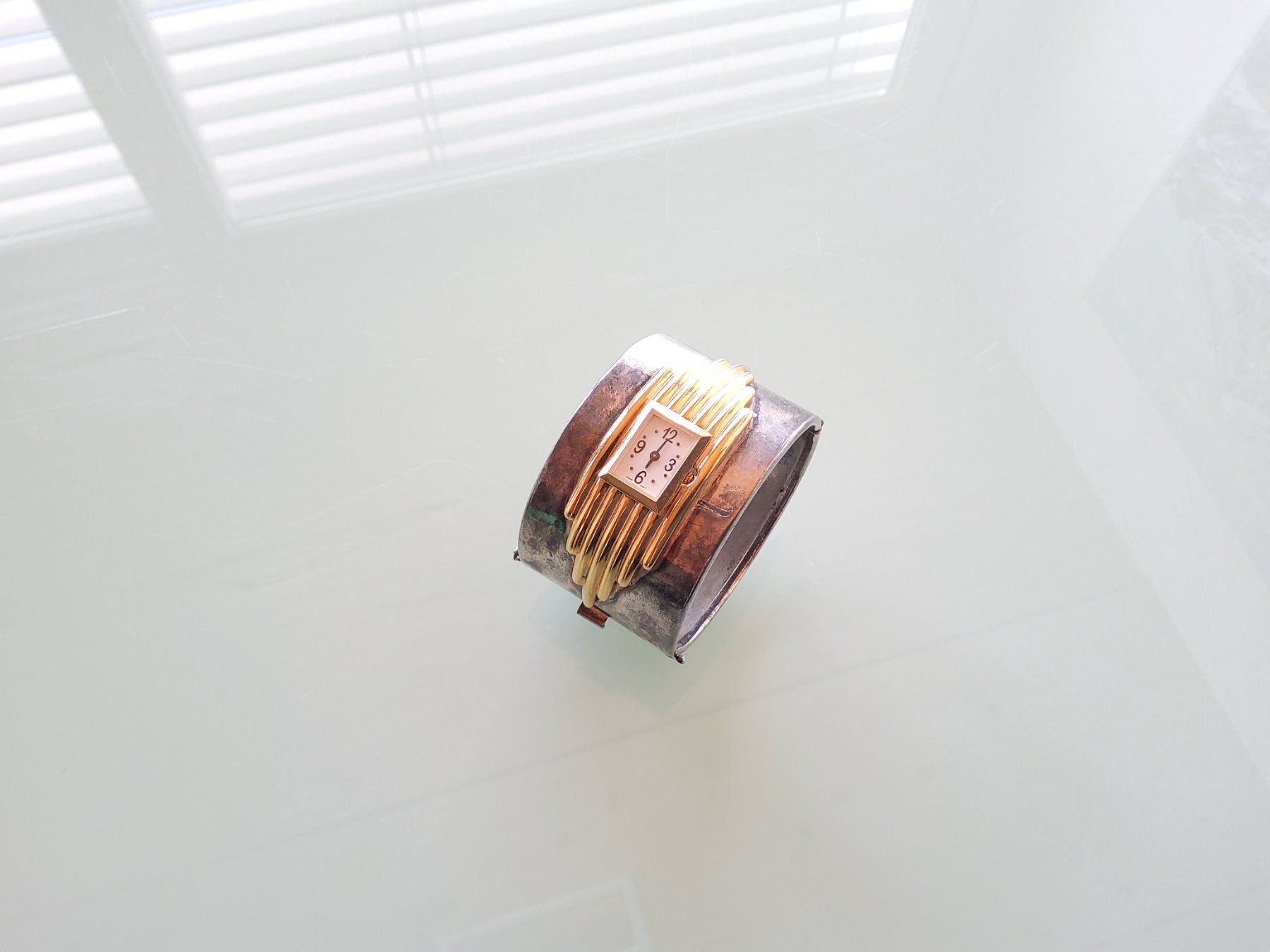 Orologi: Montre bracelet à quartz  – Difettoso da Malleray venduto da Broc-Mo
