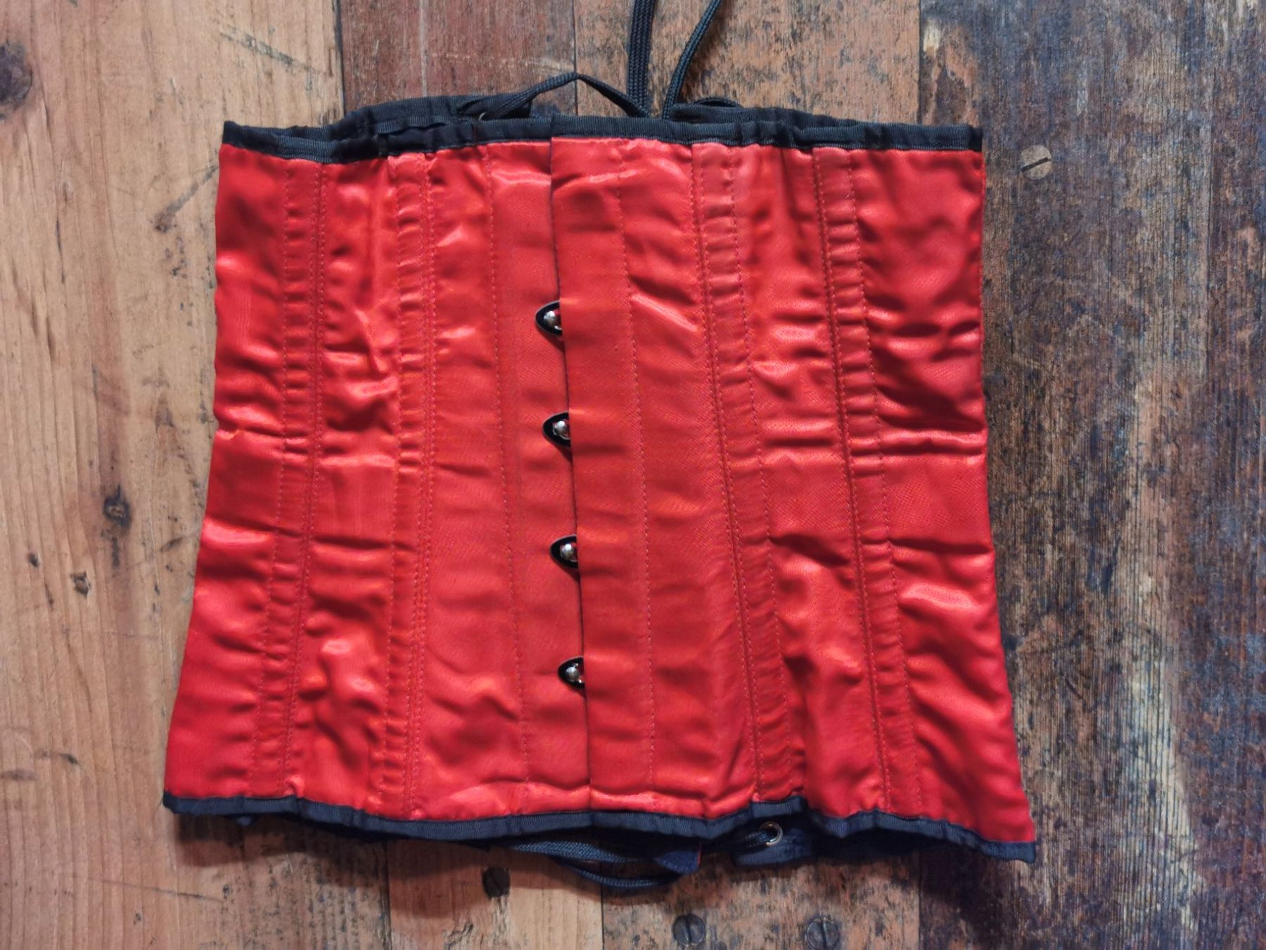 Altra biancheria intima: Korsett rot/schwarz Grösse 34 – Usato da Fischbach-Göslikon venduto da PitBullDoll