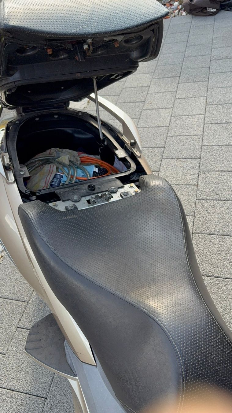 Veicoli elettrici: Elektro Vectrix Maxi Scooter VX1 Li – Usato da Hünibach venduto da Mdm071 3