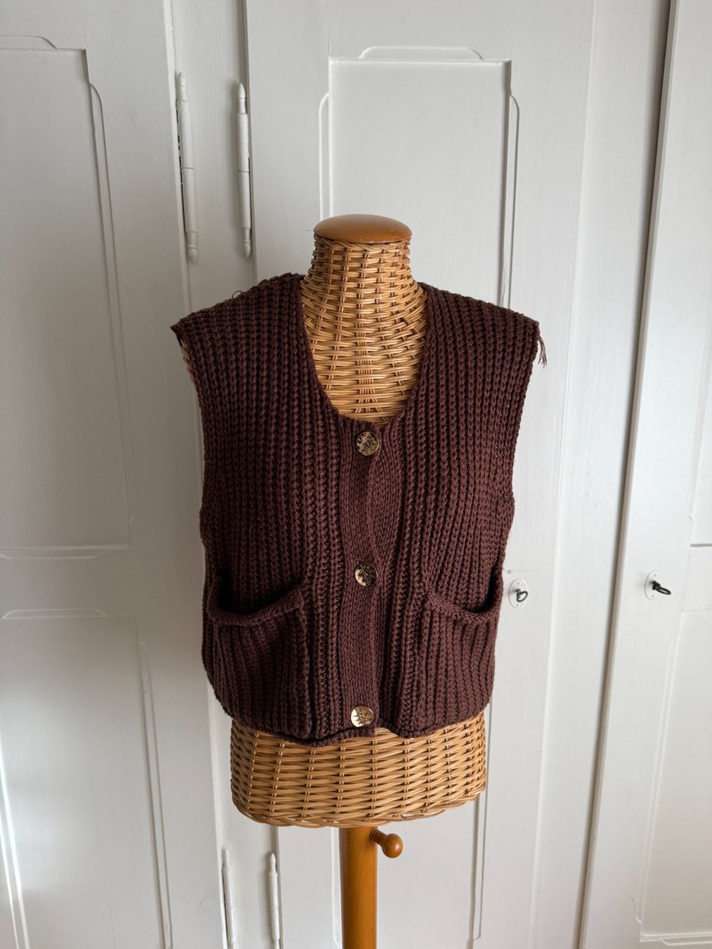 Shein Gilet & Giacche senza maniche: Stickweste dunkelbraun XS – Usato da Zürich venduto da Diazaio