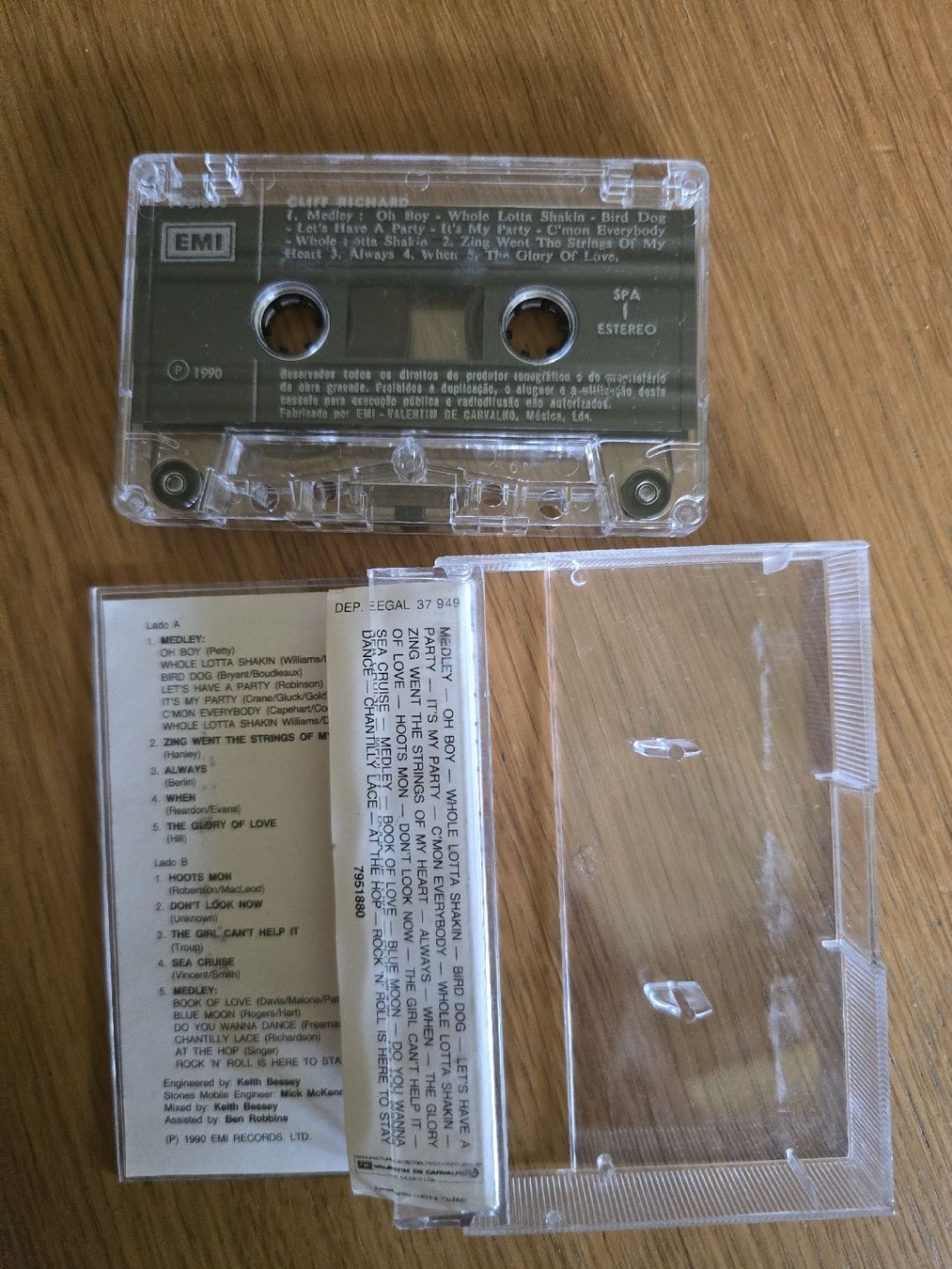 Musicassette: Cliff Richard- From A Distance, The Event! – Usato da Onex venduto da ricardinho1213 1