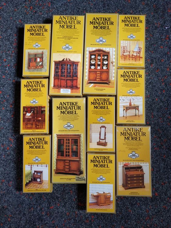 Grande Collection De Meubles Miniatures Maison De Poupée - Espagne XIX-XX - À Restaurer