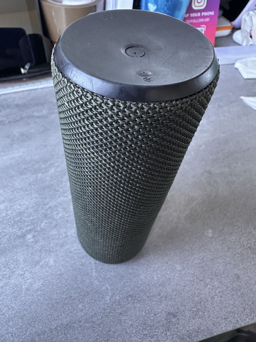 Ultimate Ears Lautsprecher: Enceinte Bluetooth Ultimate Ears Megaboom, kaki, pour pièces – Defekt aus Le Lignon von Latenterouge 3