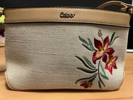 Gabor Tasche