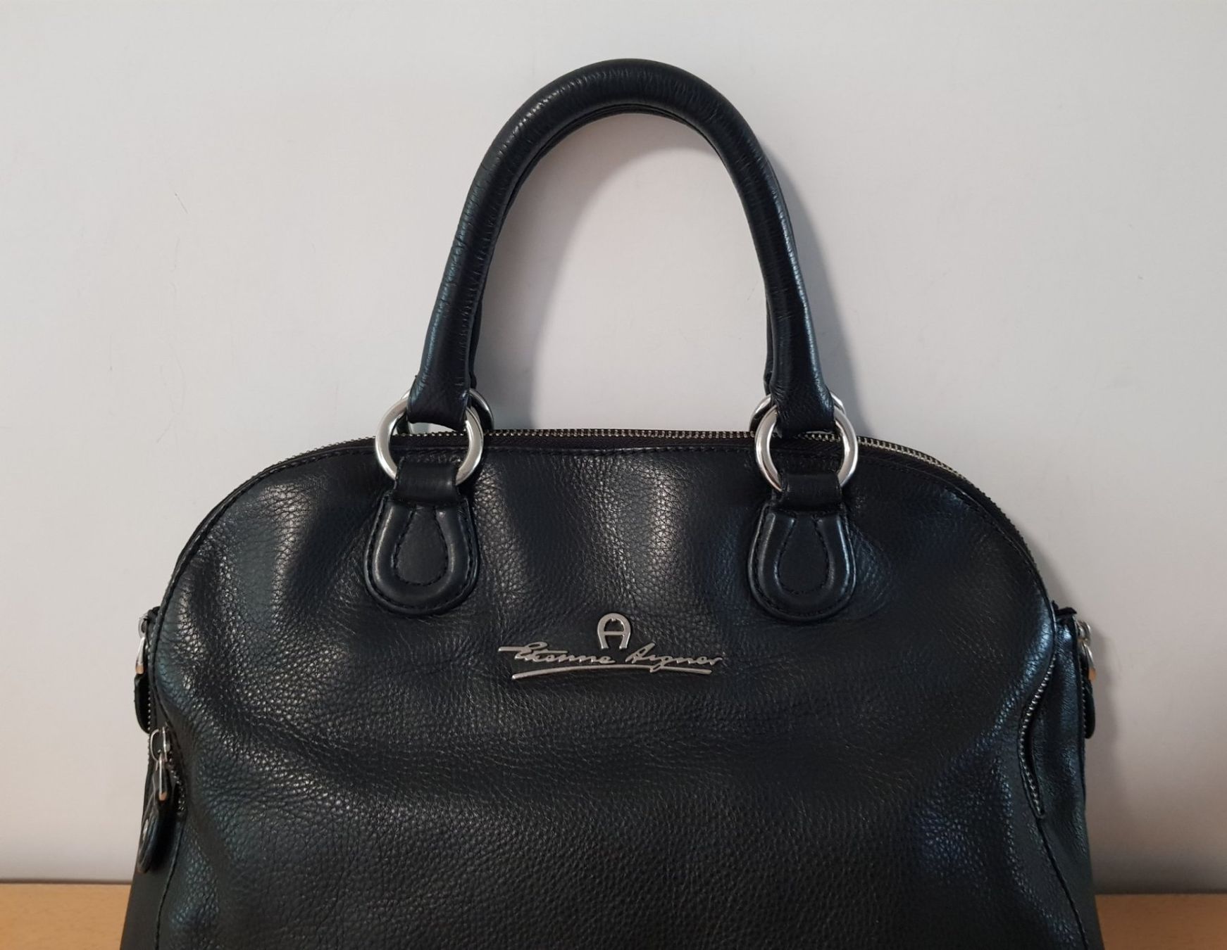 Aigner Borse da donna: Aigner Leder Handtasche Schwarz – Usato da Basel venduto da fafa68 3