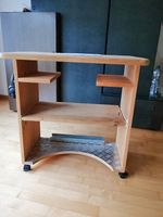 Handgefertigtes Computermöbel aus Holz