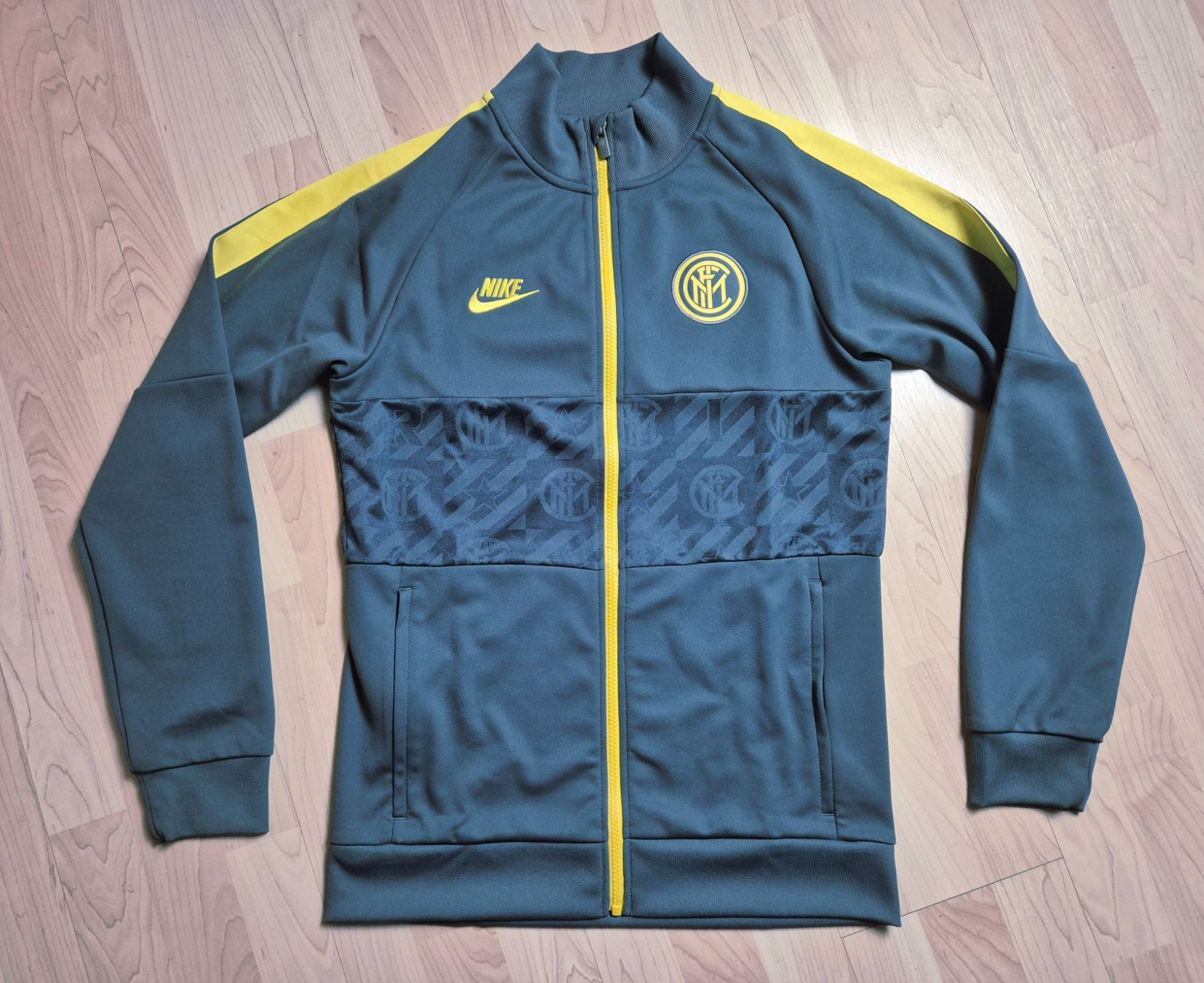Nike Giacche: Nike 19/20 Inter Mailand Jacke Grösse S – Nuovo (secondo la descrizione) da St. Gallen venduto da CaliSunshine
