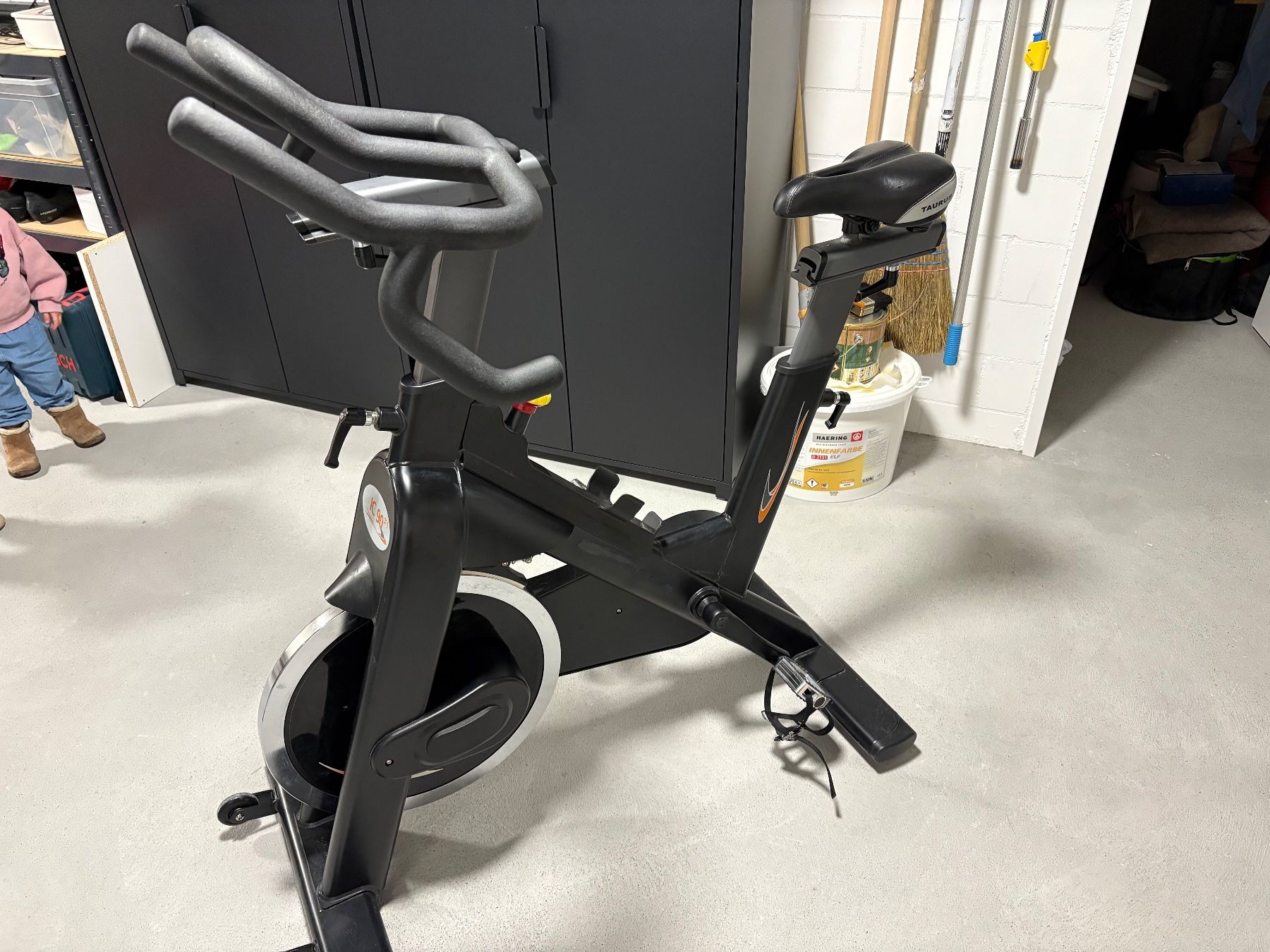 Ruote per filare: Taurus IC 90 Indoor Cycle - Top Zustand - Heimtrainer! – Usato da Sevelen venduto da IronAres 1