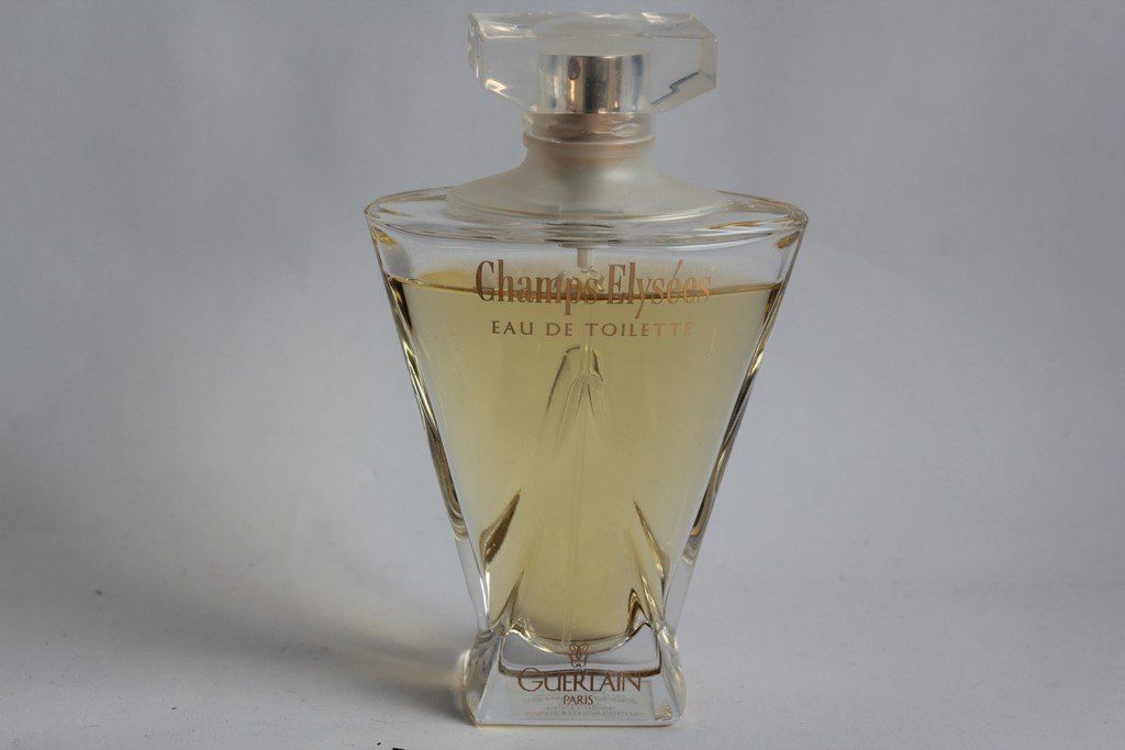Guerlain Profumi & Eau de Toilette: GUERLAIN Eau de toilette Champs-Élysées 50 ml – Usato da Vandoeuvres venduto da Dom-Tom