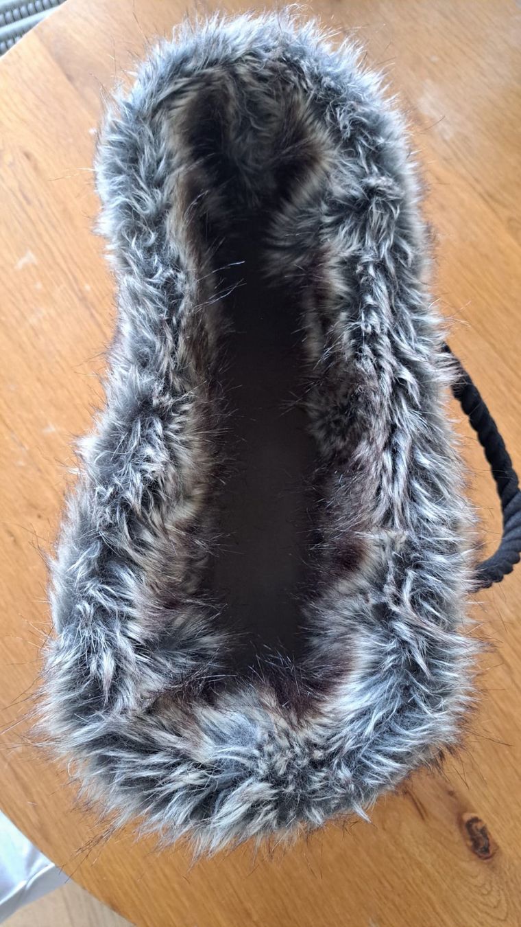 Obag Borse da donna: OBag Tasche mit mit abnehmbarem Kunstfell, NP: 150.- – Usato da Massagno venduto da Michaela.F 5