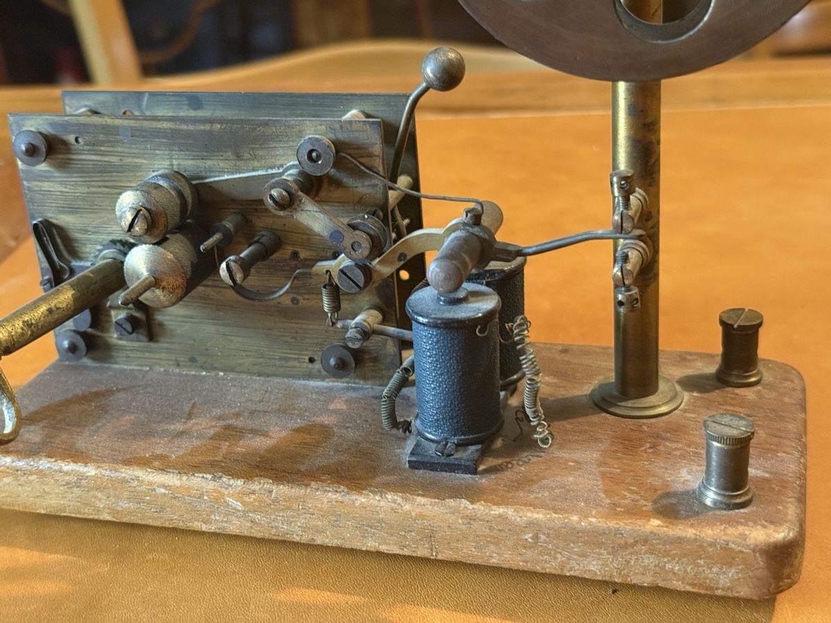 Telefoni: Ancien télégraphe en laiton – Usato da Sierre venduto da OCNL 6