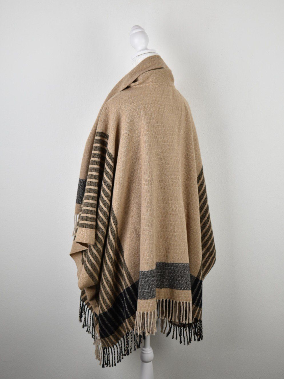 Patrizia Pepe Sonstige Damenmode: Patrizia Pepe Cape, one size, 85% Wolle – Neu (gemäss Beschreibung) aus Nürensdorf von 2ND_STORY 3