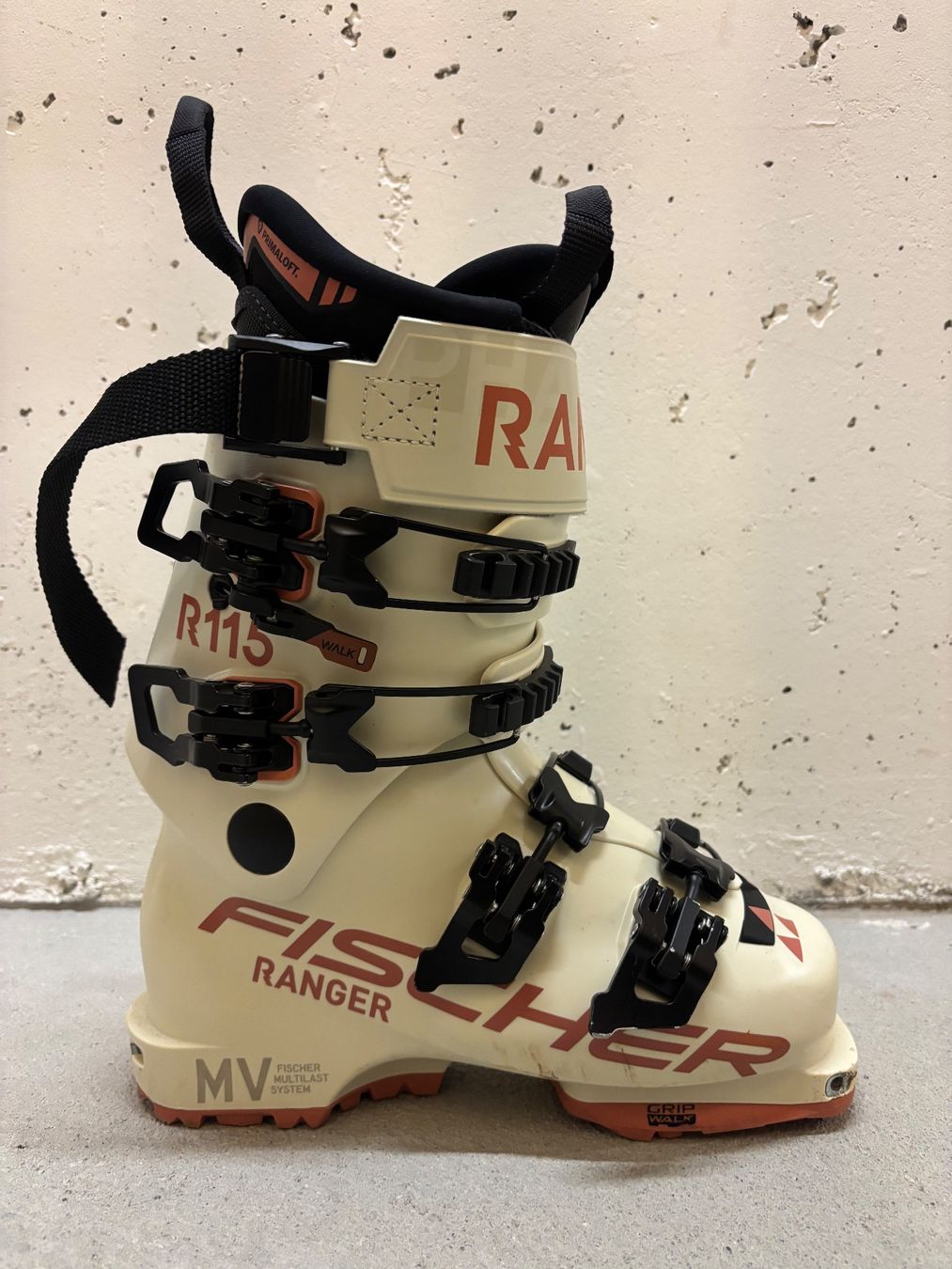 Fischer Scarpe da donna: Fischer Ranger R115 Freeride 23.5 – Usato da Chur venduto da eli_9xkz