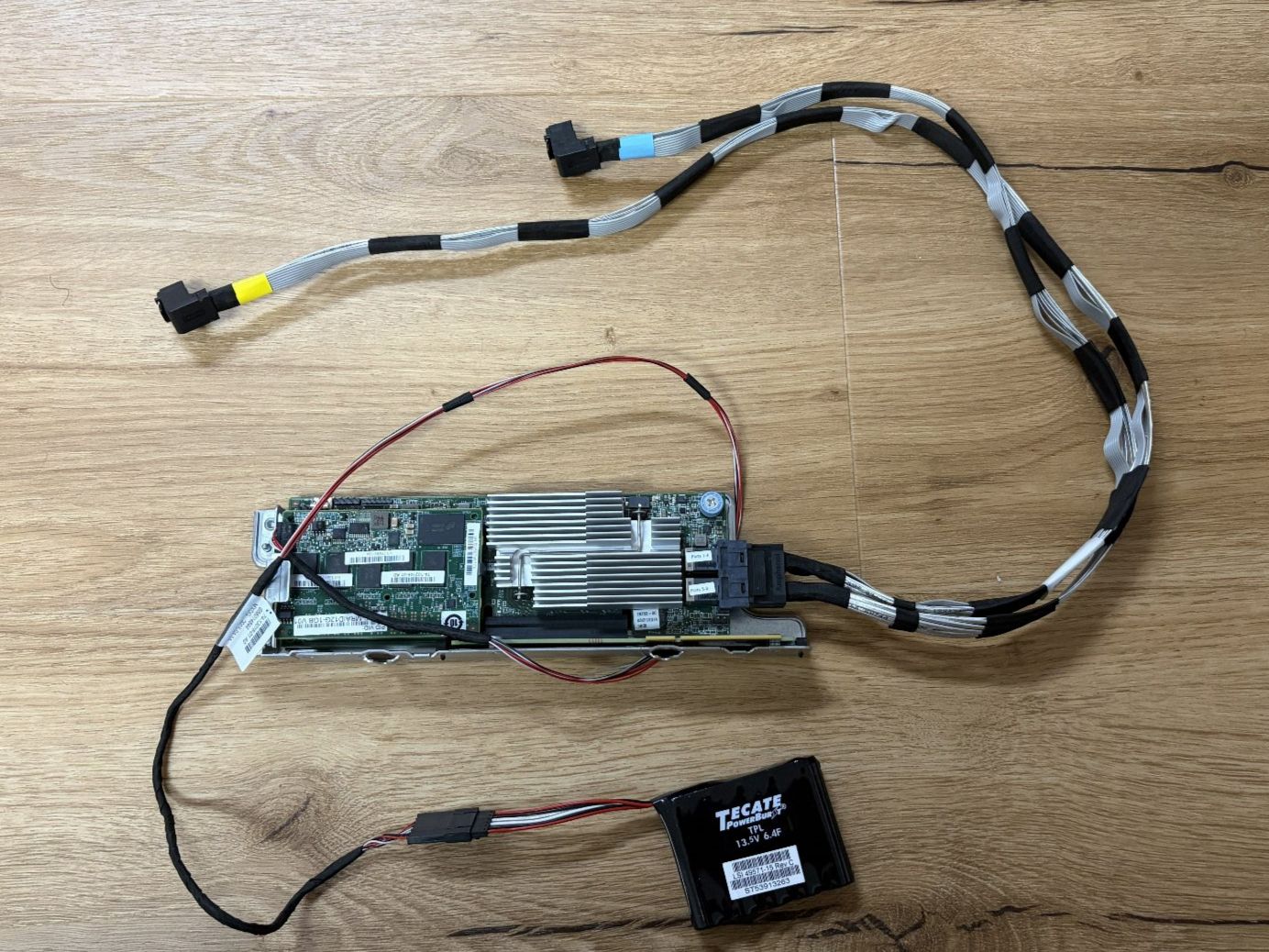 Cisco Server: Cisco UCS 12G SAS RAID Controller Set UCSC-MRAID12G 1GB Cach – Usato da Gretzenbach venduto da ITRecyclingGuy