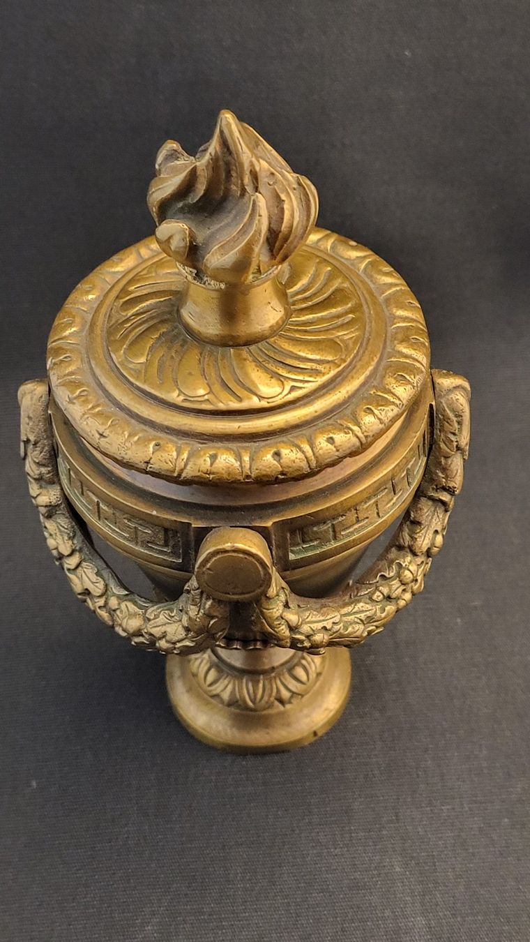 Statuette: Antikes Bronze-Objekt mit Fackelaufsatz – Usato da Basel venduto da spinne02 5