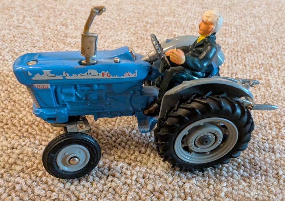Giocattoli: Drei alte Traktoren - Ford und Massey Ferguson – Usato da Itingen venduto da wali19 3