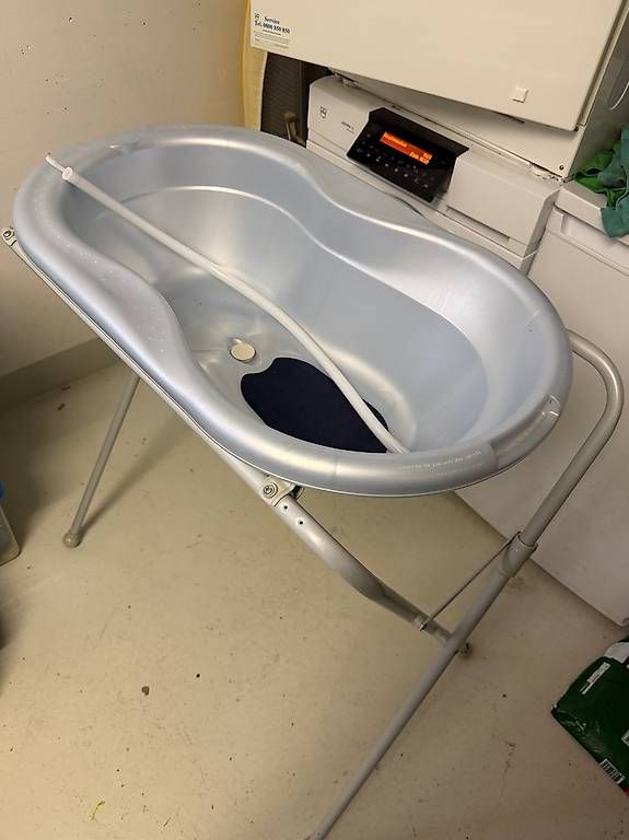 Tutto per il bagno: Babybadewanne mit Ständer – Usato da Goldau venduto da Noobonwork