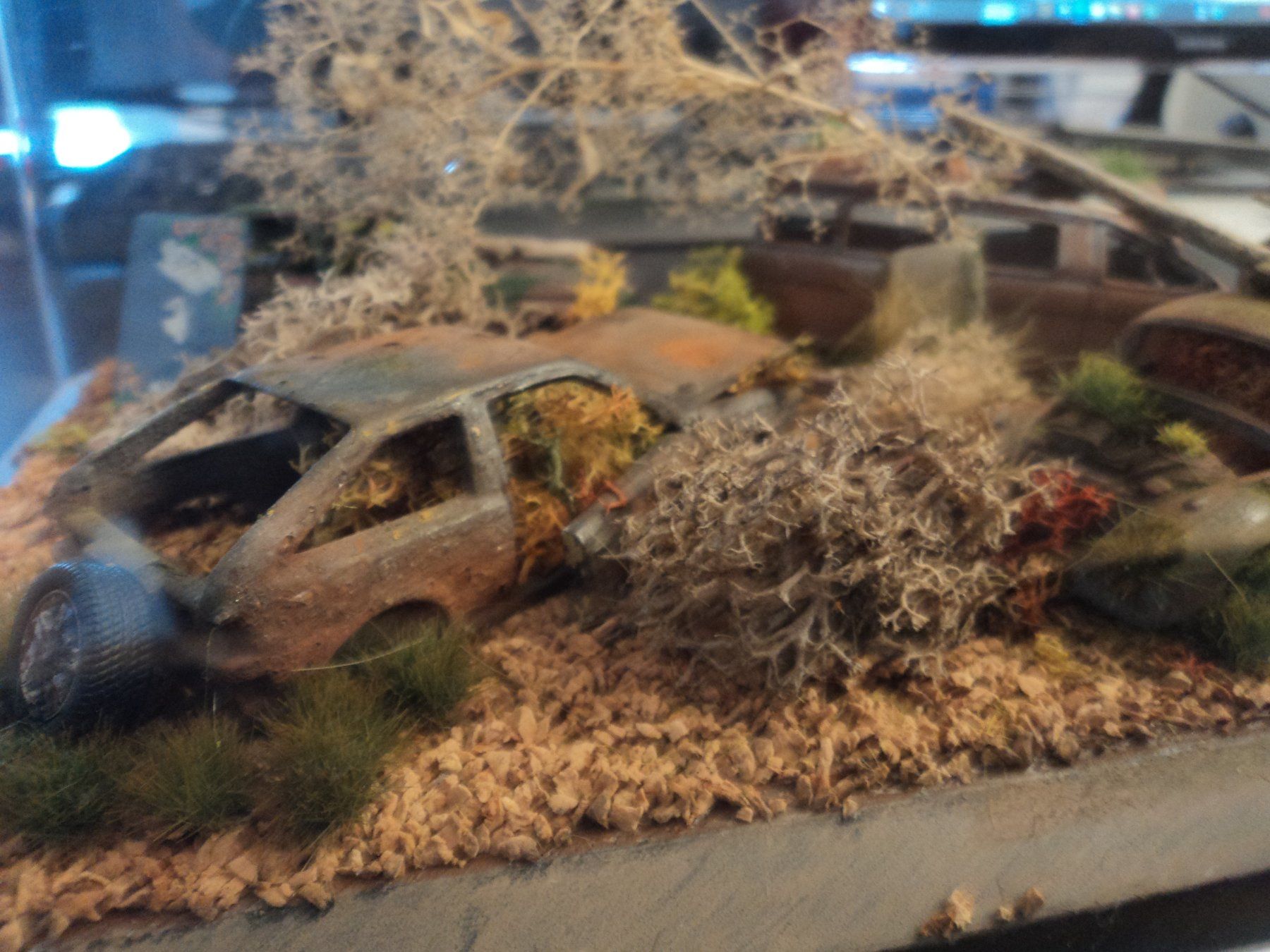 Volkswagen Modellini d'auto: Diorama Schrottplatz 1/43 mit 2x VW Scirocco, VW Käfer – Nuovo (secondo la descrizione) da Schwarzenburg venduto da modelCARama 6