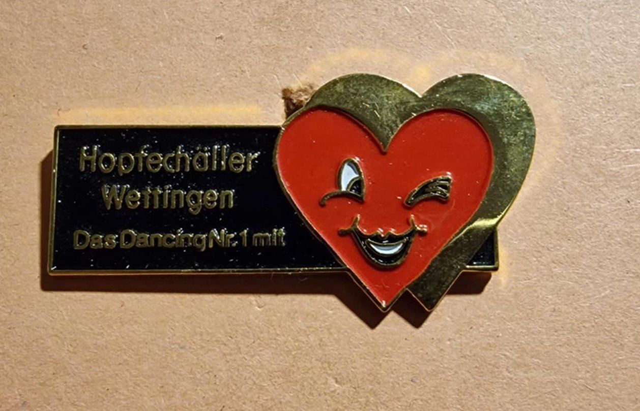 Plaketten & Abzeichen: Pin Dancing Hopfechäller Wettingen – Gebraucht aus Härkingen von specialshapes