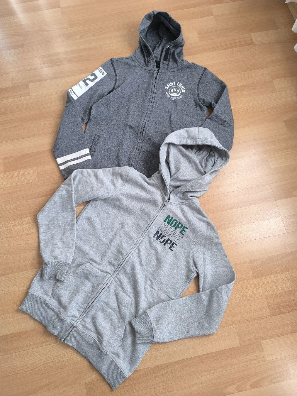 Maglioni & Felpe: 2 Sweatjacken Grösse 170/176 – Usato da Oberdiessbach venduto da Zwerg82