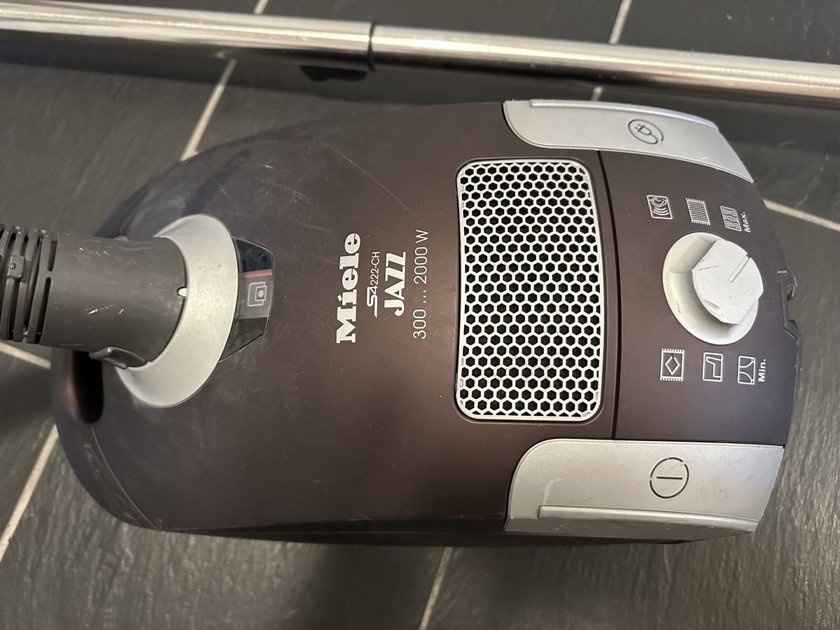Miele Aspirapolveri & Accessori: Staubsauger Miele Jazz – Usato da Chur venduto da Sim7000 1