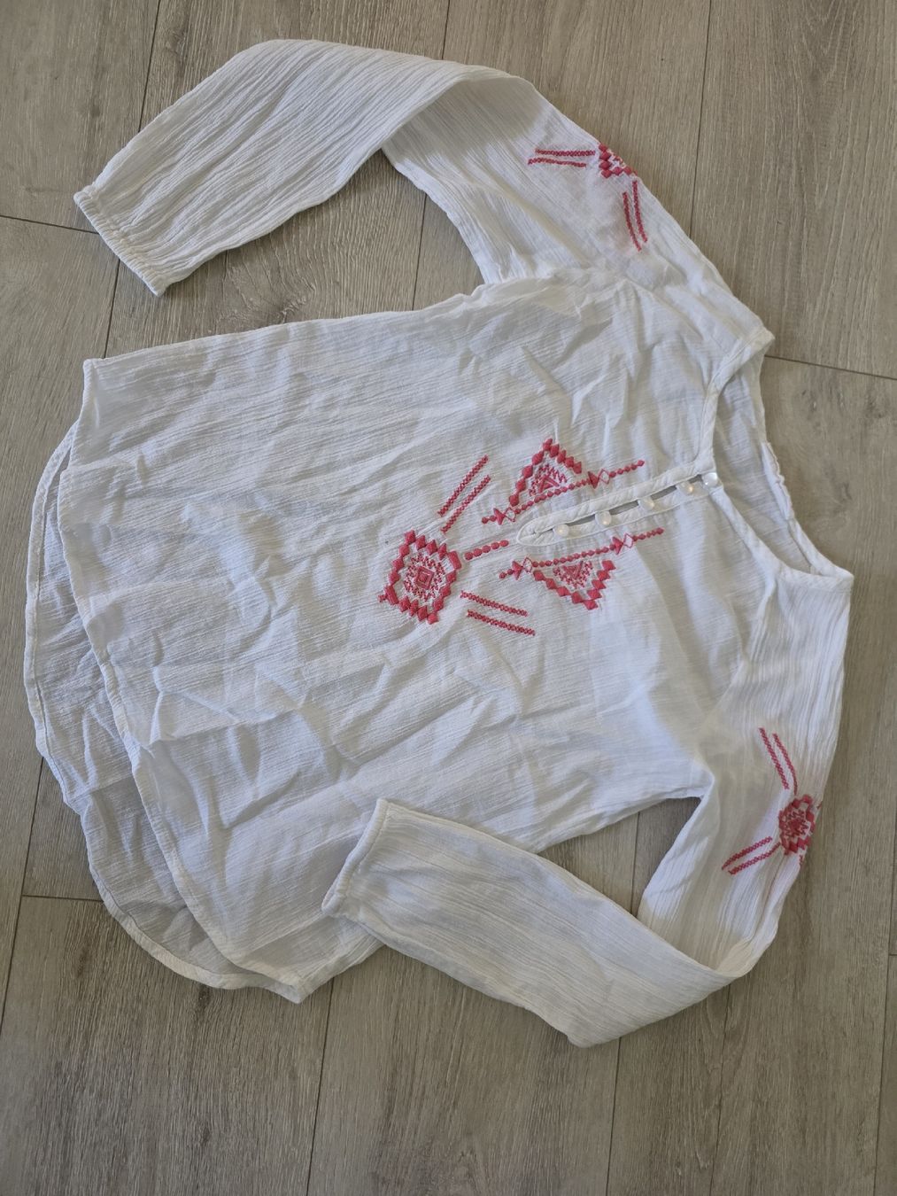 Blusen, T-Shirts & Tops: Bluse weiss Grösse 140 Stickerei Baumwolle Mädchen – Gebraucht aus Wigoltingen von Zuckerfee84