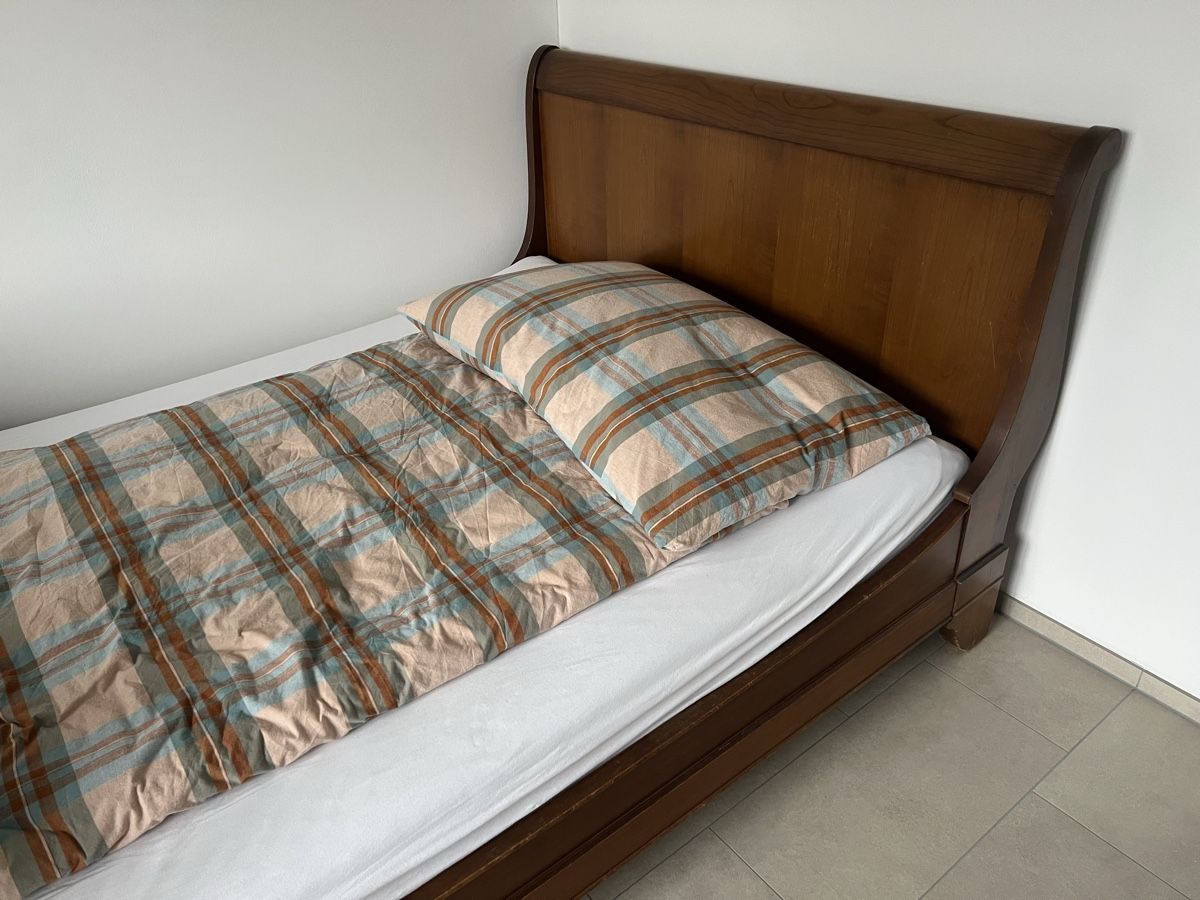 Betten: Bett – Gebraucht aus Freienbach von  1