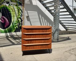 Mid Century Teak Kommode mit 4 Schubladen – zeitloses Design